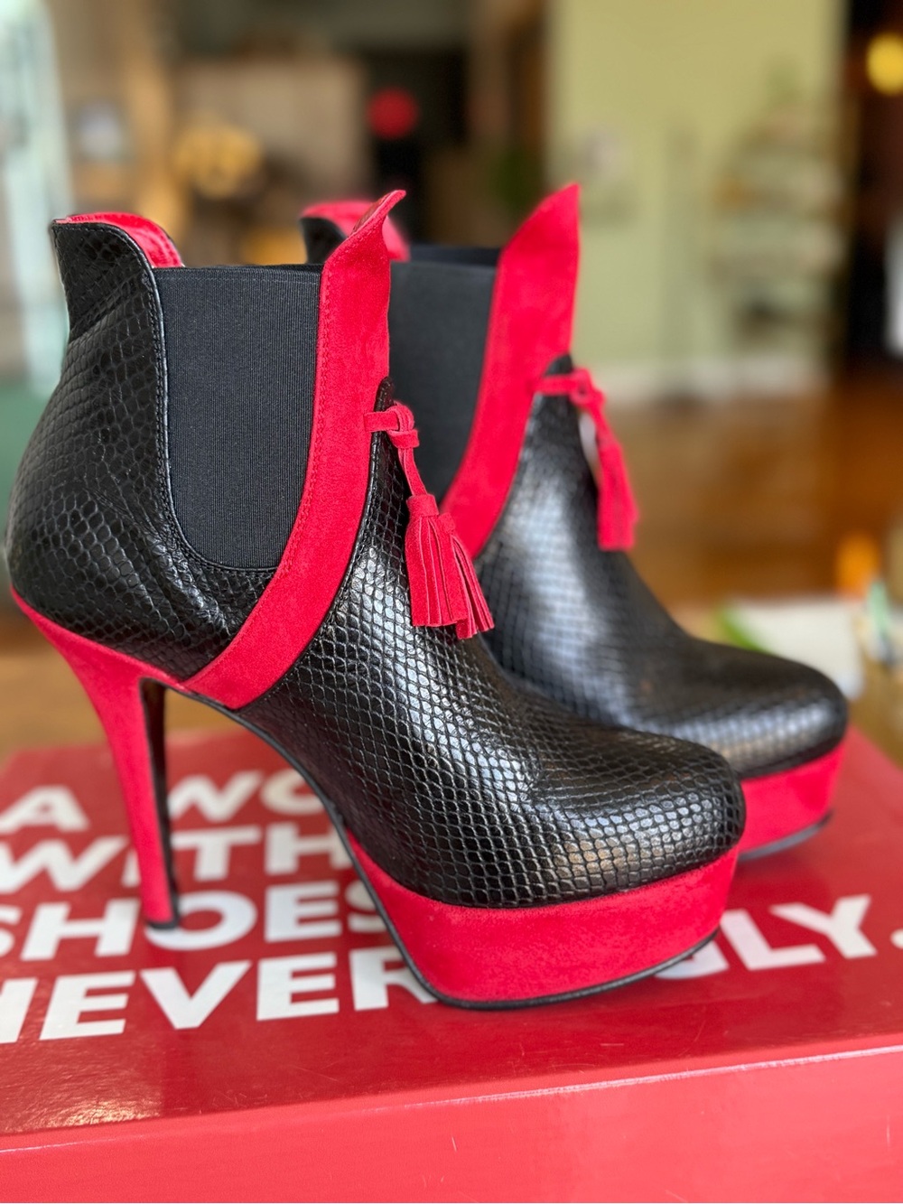 Custom Made in Italy/Never Worn Harley Quinn Stilettos - Size 7 new in box